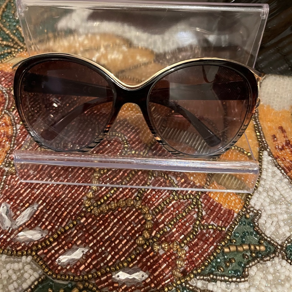 Jessica Simpson Sunglasses. Brown Frames with Brown Lens. NWOT